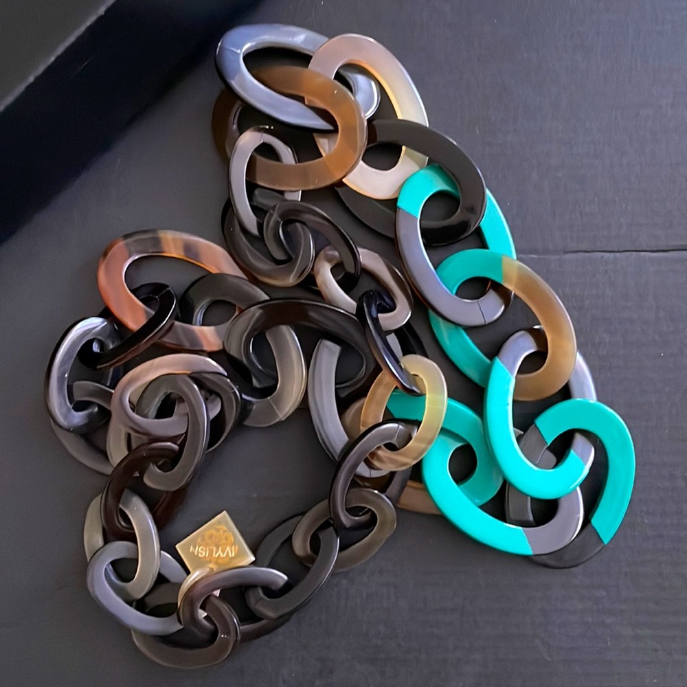 Long resin necklace IVYLISN